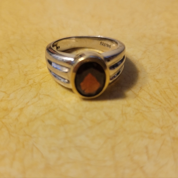 Sterling silver and gold garnet ring, size 8 - Picture 1 of 3
